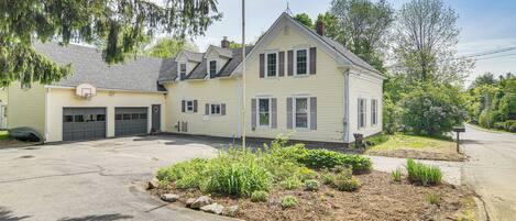 House (4 Bedrooms) | Front of property