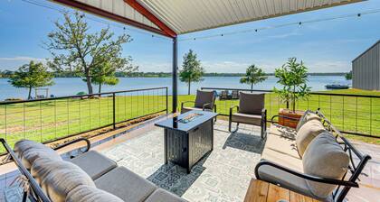 Van Vacation Retreat w/ Private 300-acre Lake!