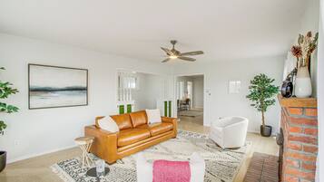 House (6 Bedrooms) | Interior