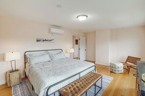 House (6 Bedrooms) | Interior
