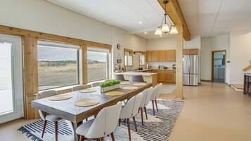 House (6 Bedrooms) | Interior