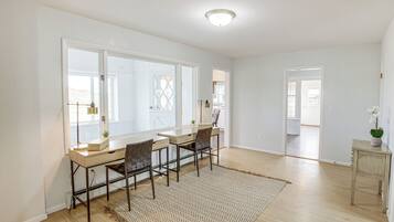 House (6 Bedrooms) | Interior