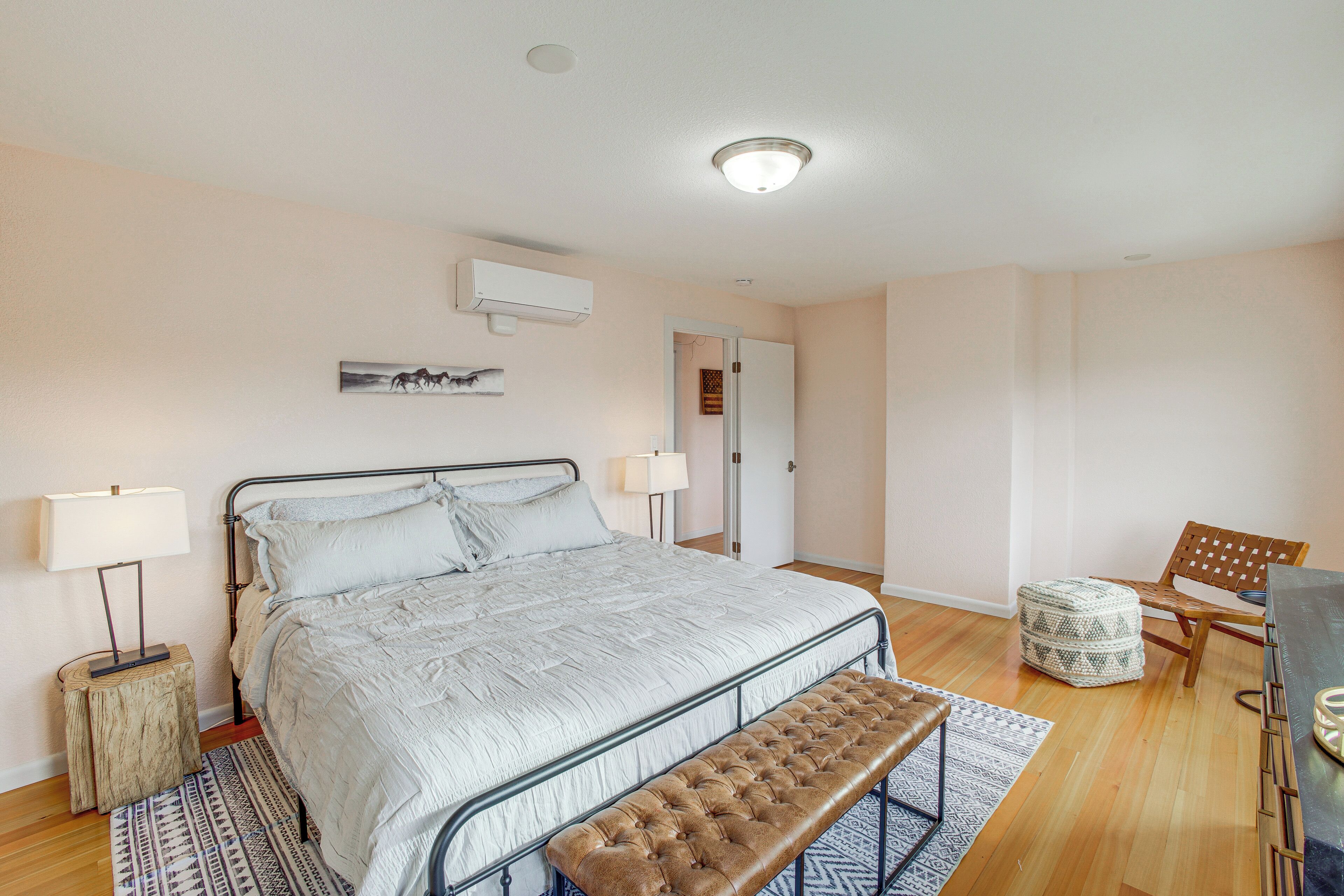 House (6 Bedrooms) | Interior