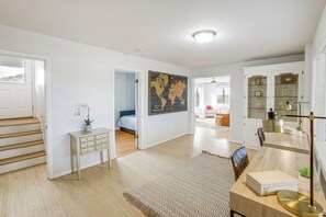 House (6 Bedrooms) | Interior