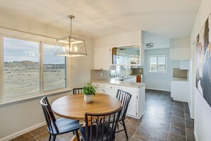 House (6 Bedrooms) | Interior