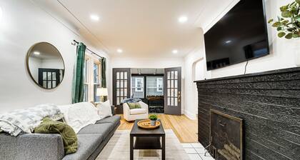 Dog-friendly Pleasant Ridge Home: 13 Mi to Detroit