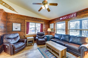 Living area - Charming Duplex w/ Patio: 12 Mi to Grand Targhee! (Driggs)