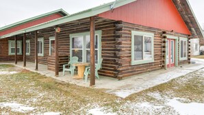 A log cabin with a red exterior, green trim, and a satellite dish. - Charming Duplex w/ Patio: 12 Mi to Grand Targhee! (Driggs)