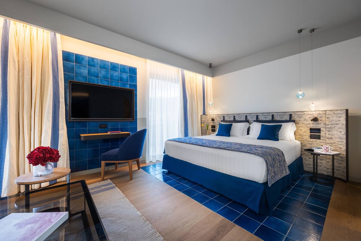 Premium bedding, down duvets, in-room safe, blackout curtains