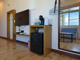Double Room with Side Sea View and Balcony | Blackout drapes, free WiFi, bed sheets