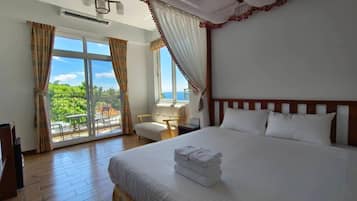 Verdunkelungsvorhänge, kostenloses WLAN, Bettwäsche