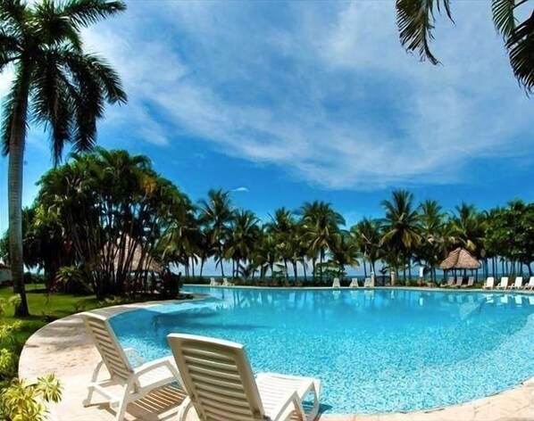 Appart'hôtel, 5 chambres | Piscine