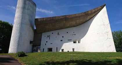"Maison des Artistes" im Naturpark für bis zu 20 Personen