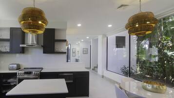 Condo, 6 Bedrooms | Private kitchen | Coffee/tea maker, toaster