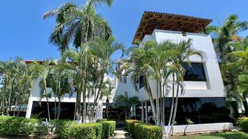 Condo, 6 Bedrooms | Exterior