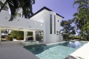 Condo, 6 Bedrooms | Pool - Classy Beachfront Home with Private Pool - Hermosa Palms 110 by RedAwning (Jacó)