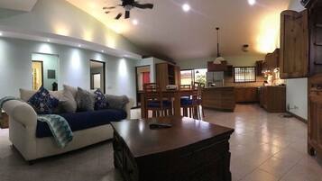 Condo, 4 Bedrooms | Interior