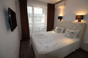 1 bedroom, bed sheets - MENADA * Villa Aria * Еxclusive apartment (Слънчев бряг)