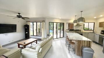 Condo, 4 Bedrooms | Living area | Smart TV