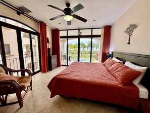 Condo, 3 phòng ngủ | 3 phòng ngủ, bàn, khu vực làm việc phù hợp cho laptop 