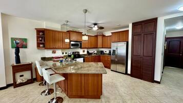 Condo, 3 Bedrooms | Private kitchen | Fridge, oven, coffee/tea maker, toaster