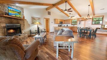 Cabin, 2 Bedrooms | Living area