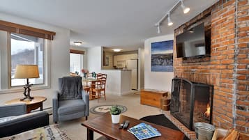 Condo, 1 Bedroom | Living area