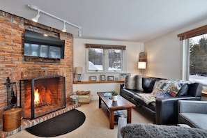 Condo, 1 Bedroom | Living area
