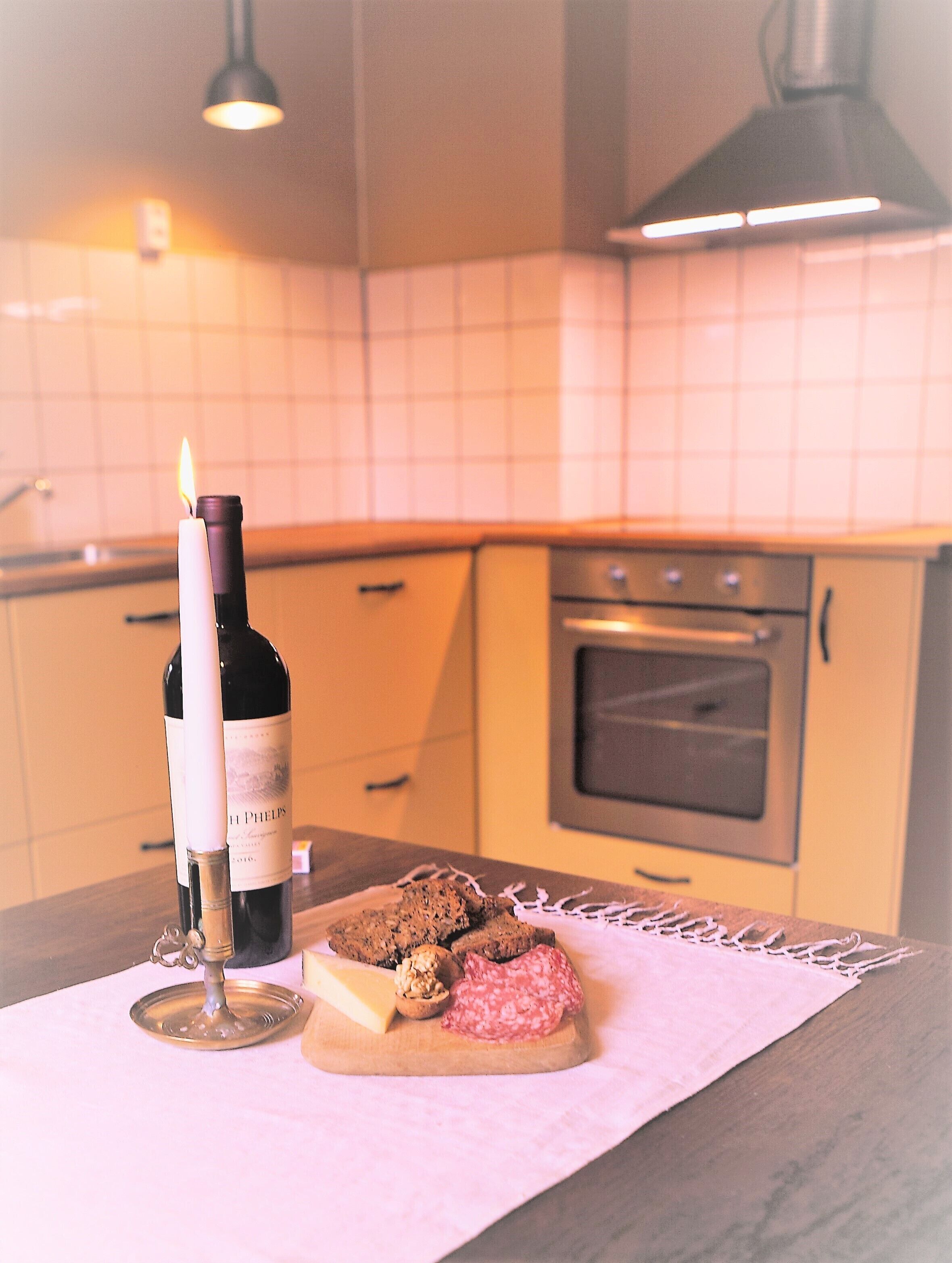 Baita, 2 camere da letto, bagno in camera, lato giardino | Cucina privata | Frigorifero con congelatore, microonde, forno, piano cottura