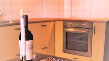 Baita, 2 camere da letto, bagno in camera, lato giardino | Cucina privata | Frigorifero con congelatore, microonde, forno, piano cottura