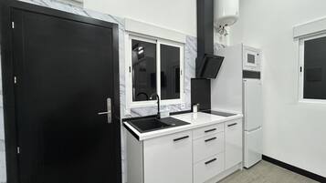 Fridge, microwave, cookware/dishes/utensils, lobster pot