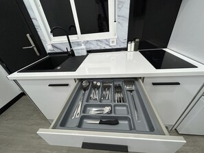 Fridge, microwave, cookware/dishes/utensils, lobster pot