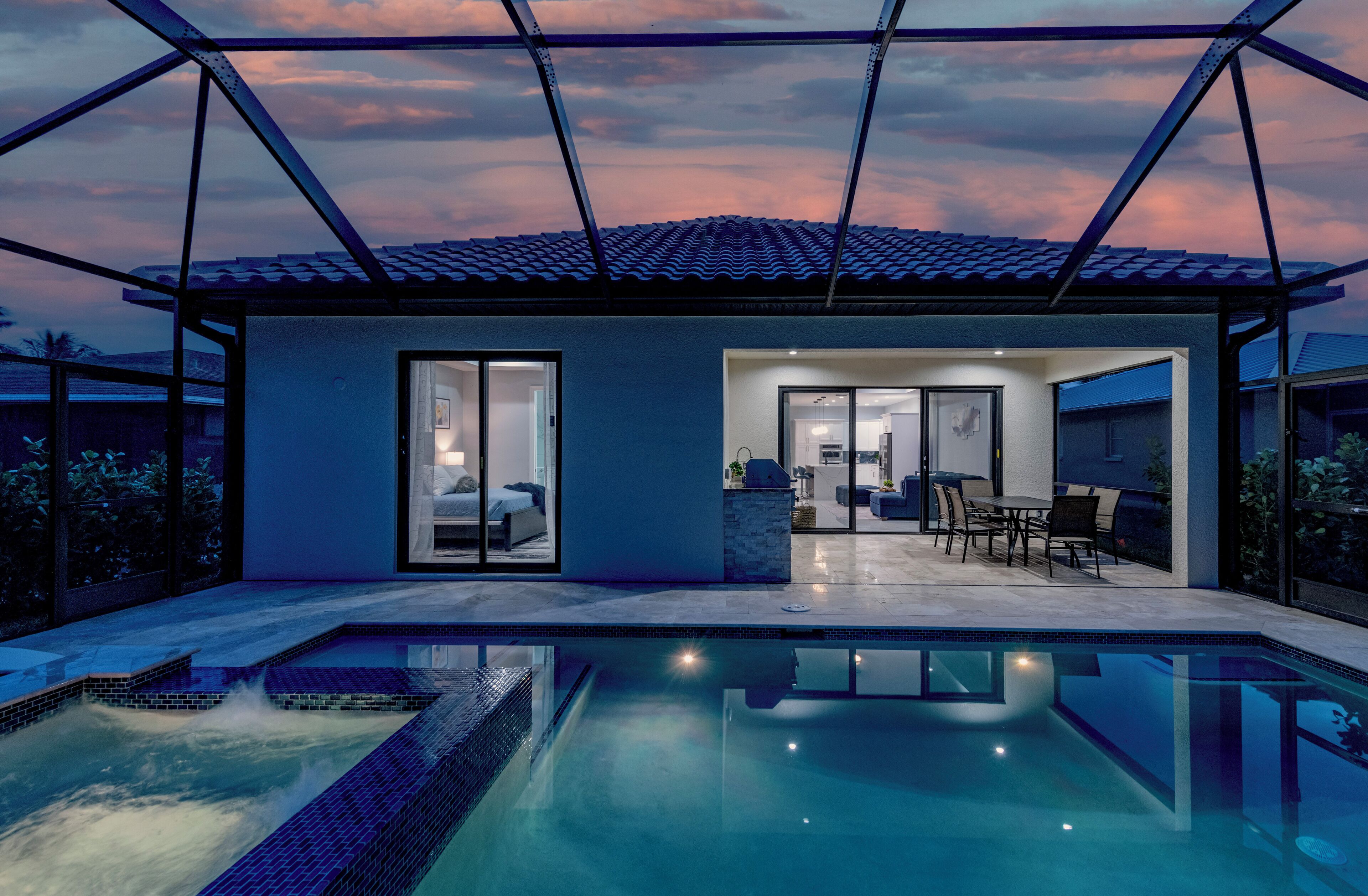 حمّام سباحة مُدفَّأ