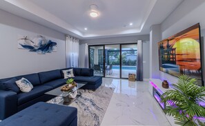 Smart TV - 4 Bedroom Home with Pool and Spa (Naples)