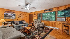 Smart TV, fireplace - Huckleberry Hideaway (Maggie Valley)