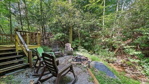Property grounds - Huckleberry Hideaway (Maggie Valley)