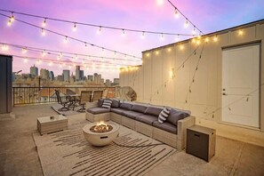 Terrace/patio - 3-BD Luxury Living w Rooftop Garden Views (Dallas)