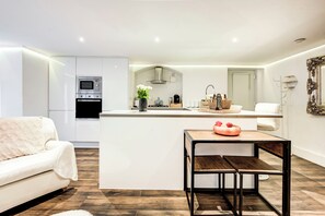 Interior - Writer’s Corner | Luxury 1-Bed with Private Terrace & Parking (London)