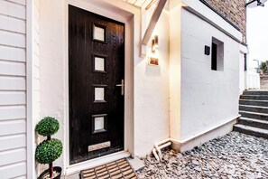 Exterior detail - Writer’s Corner | Luxury 1-Bed with Private Terrace & Parking (London)