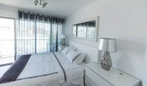 1 bedroom, iron/ironing board, free WiFi, bed sheets - Charming Apartment With Balcony &pool (Lisboa)