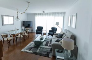 Smart TV - Charming Apartment With Balcony &pool (Lisboa)