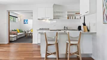 Fridge, microwave, stovetop, dishwasher