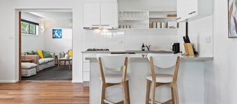 Robinia Guest House - Warmth & Minimalism