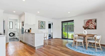 Robinia Guest House - Warmth & Minimalism