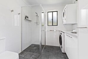 Shower, hair dryer, towels, shampoo
