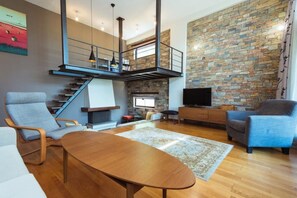 Flat-screen TV, fireplace, stereo, offices
