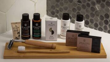 Ducha, secador de pelo, toallas