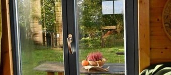 Autarker Schäferwagen mit Kamin Ganzjährig Nutzbar