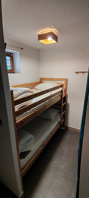 1 bedroom, travel cot, free WiFi, bed sheets