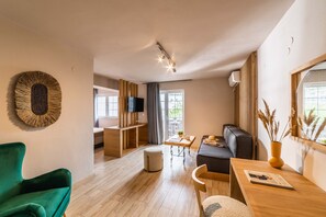 Junior suite | 1 slaapkamer, een kluis op de kamer, een laptopwerkplek